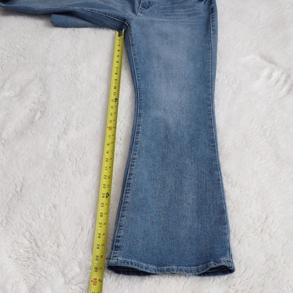True Religion Becca Mid Rise Bootcut, Size 31. - Picture 13 of 17